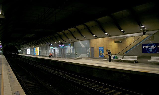 Sydney International Airport railway station platform, T8 Airport & South line, Sydney Metro